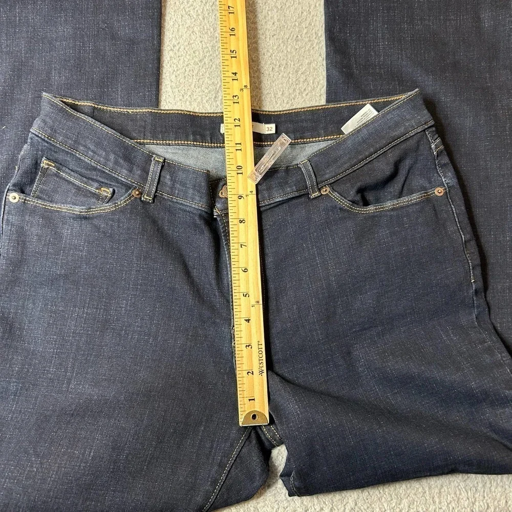 Levi's Jeans Womens 14S W32 L30 (Actual L28) Blue Low Rise Bootcut Dark Wash‎